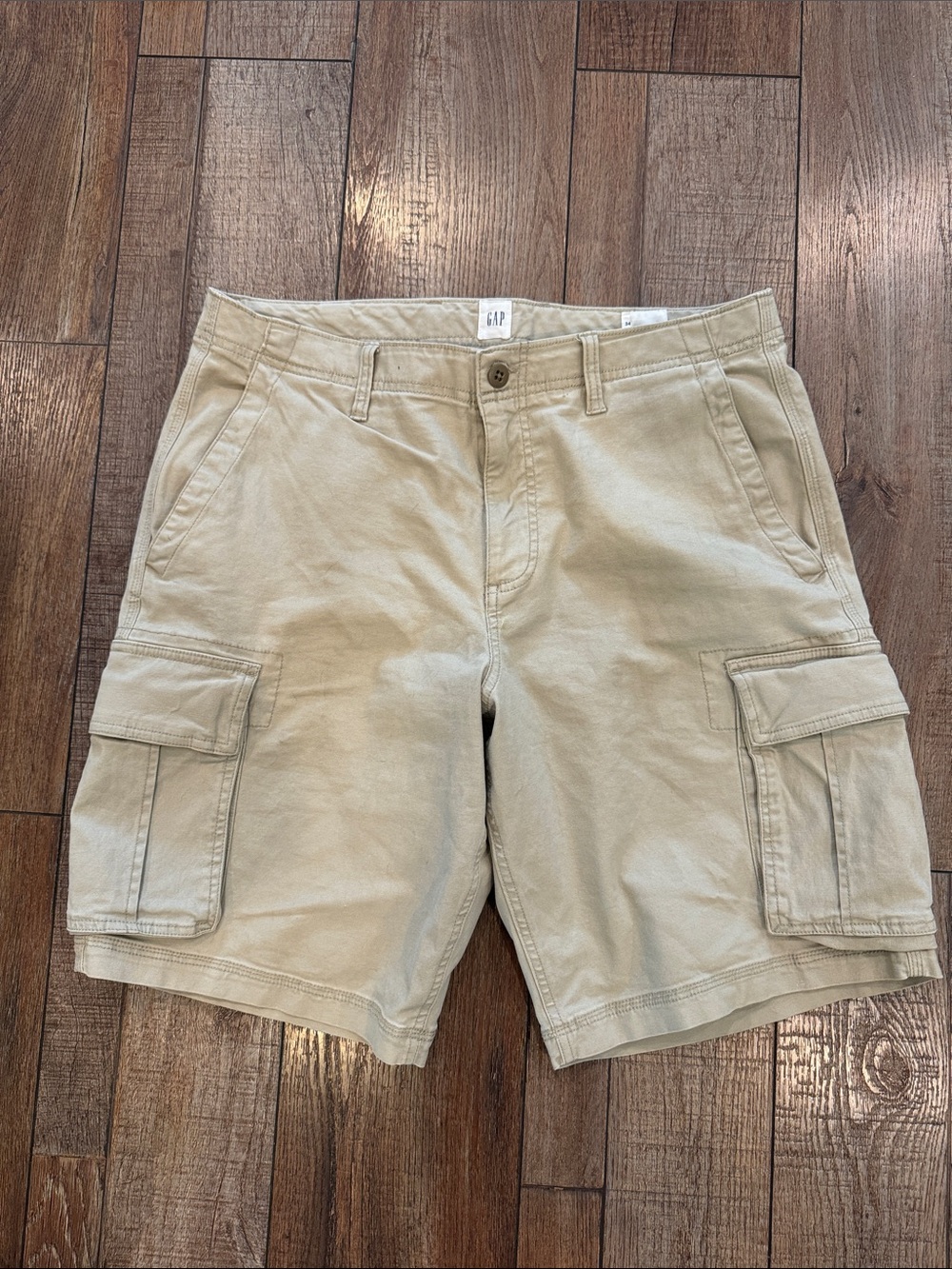 GAP Men's Khaki Cargo Shorts